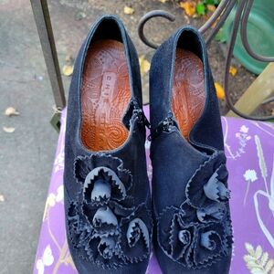 Black chie mihara black velvet booties